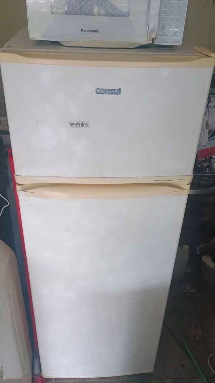 Vendo geladeira funcionando perfeitamente Consul 330 litros 