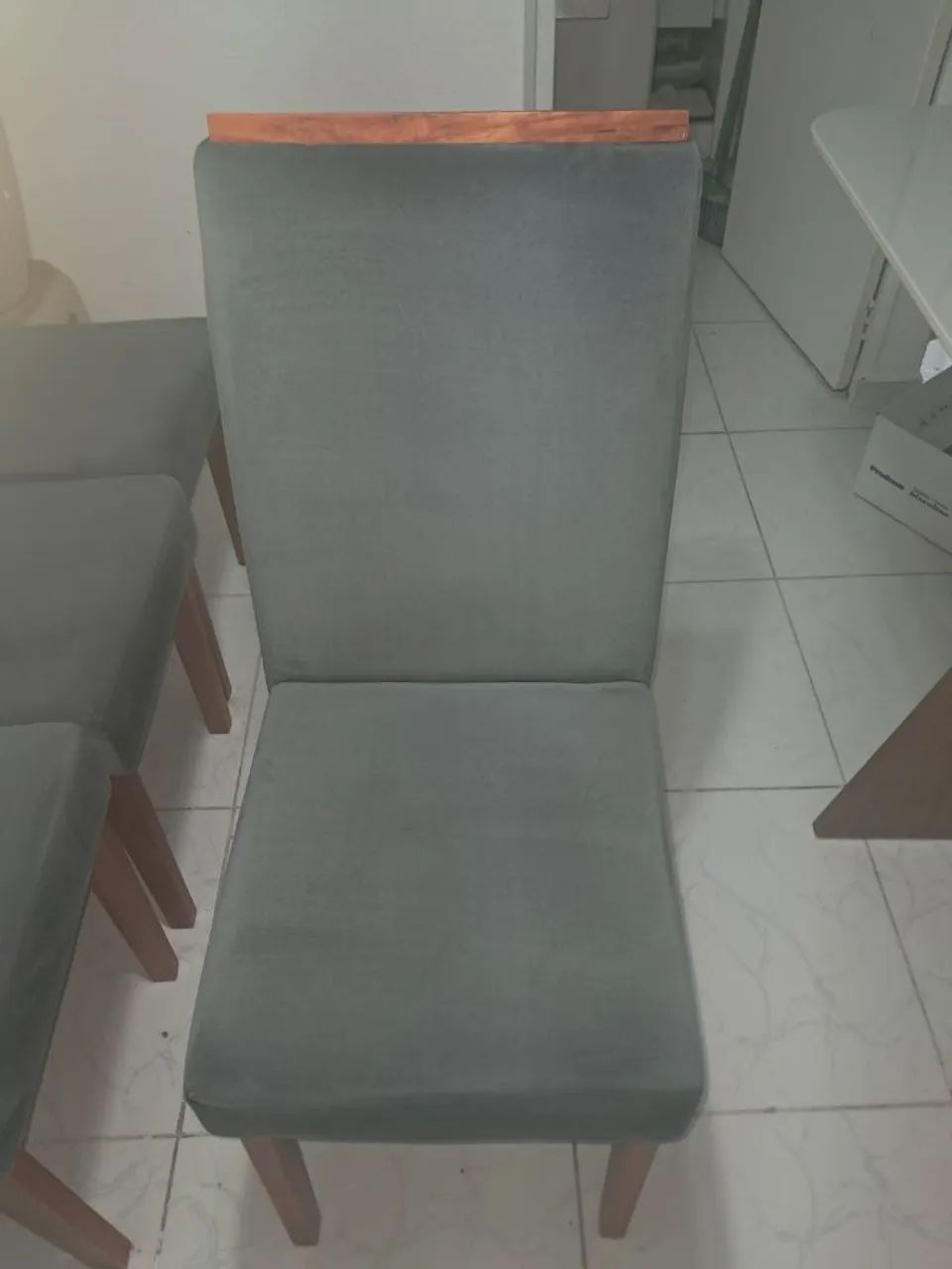 4 cadeiras na cor cinza escuro - Foto 3