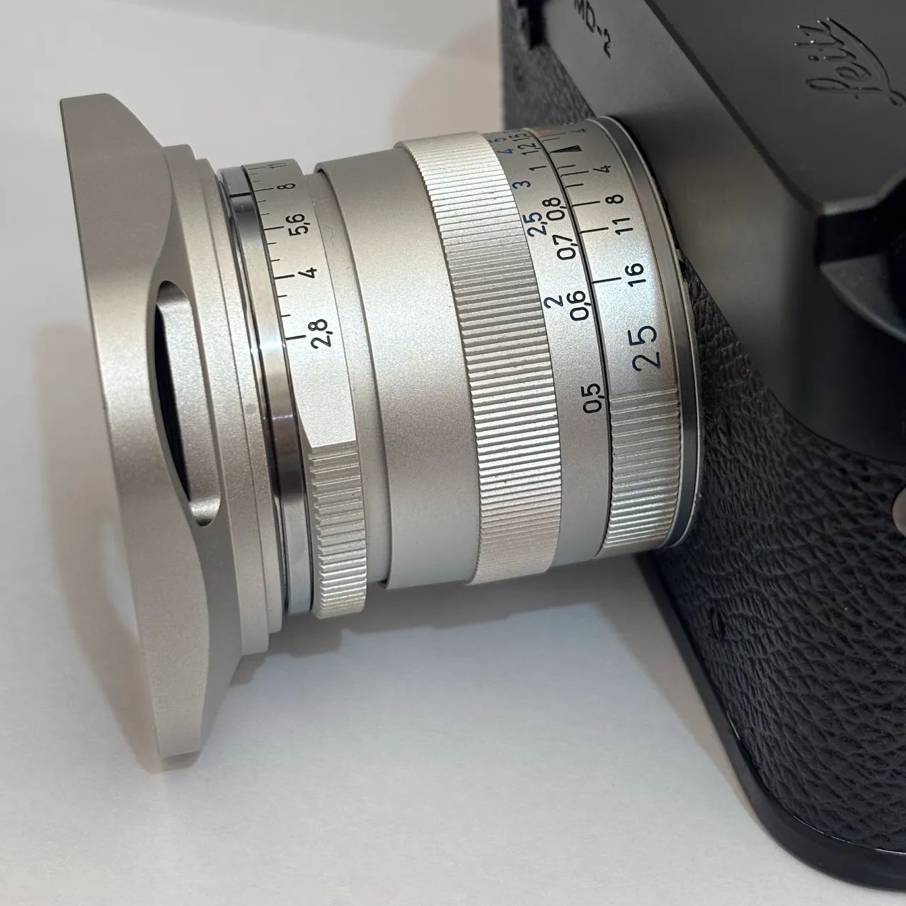Lente Carl Zeiss 25mm f/2.8 ZM (Leica M) - Foto 3