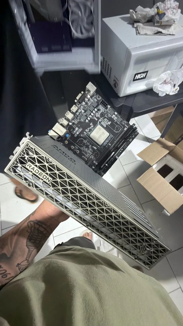 RX 9070XT SAPPHIRE NITRO+ - Foto 3