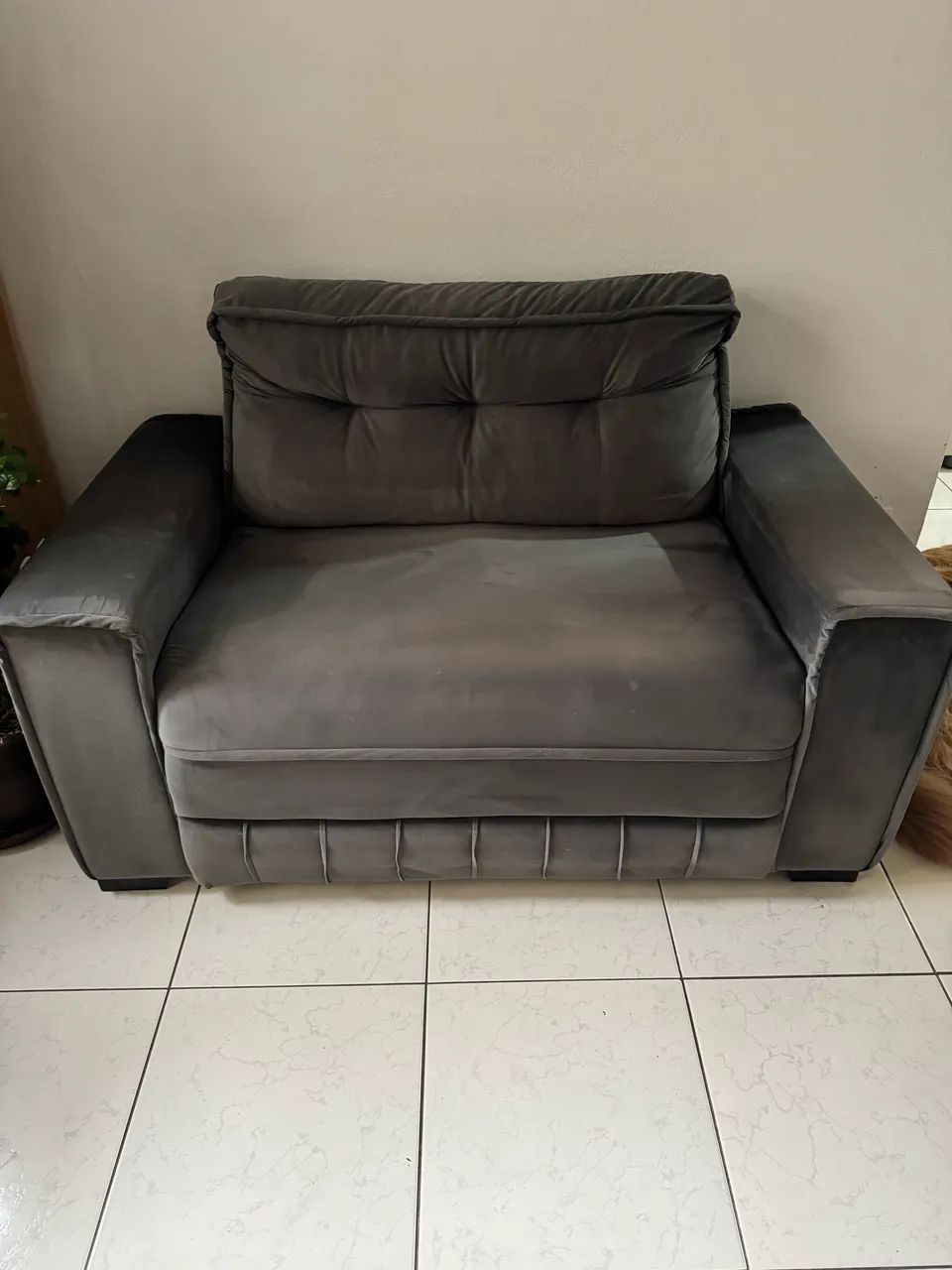 Sofa Suede 2 lugares Cinza - Foto 2