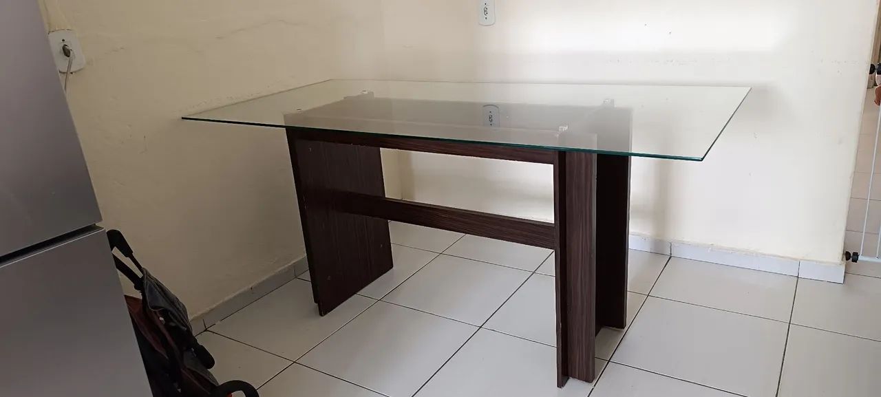 Mesa de vidro quadrada 