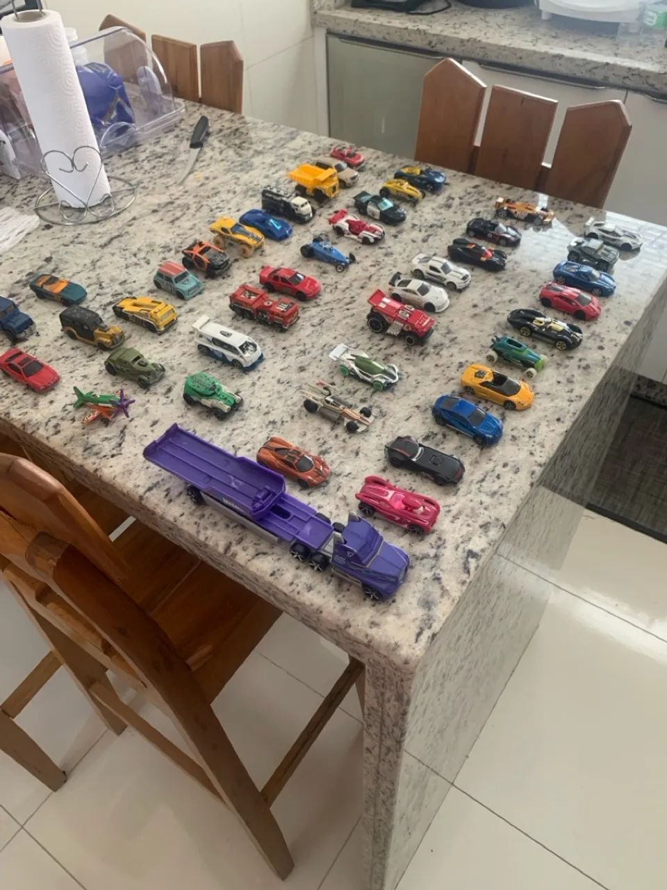 Kit com 43 itens hot wheels 