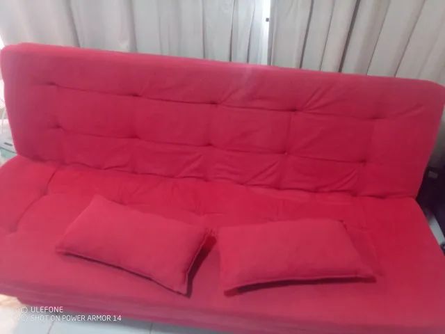 Sofá cama casal vermelho com almofadas - Foto 2