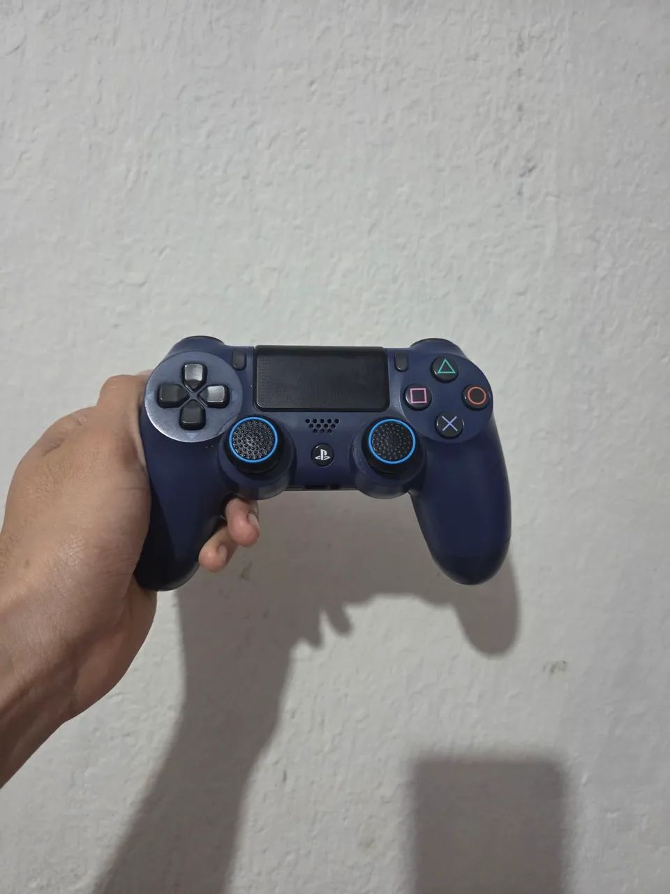 Ps4 sim 1tb + 2 controles + 3 jogos. - Foto 2
