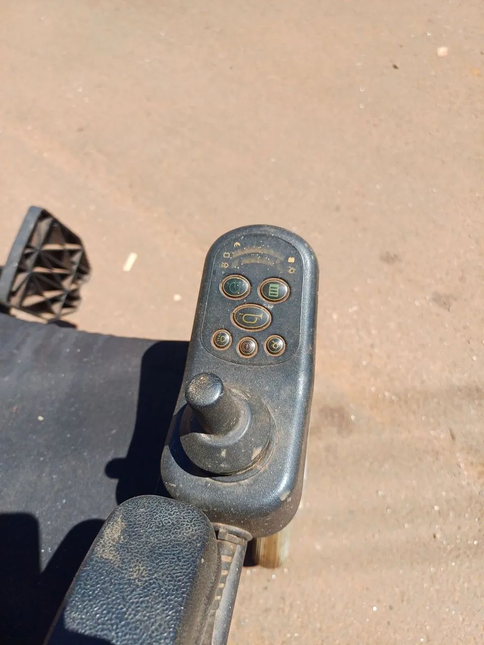Cadeira de rodas motorizada - Foto 2