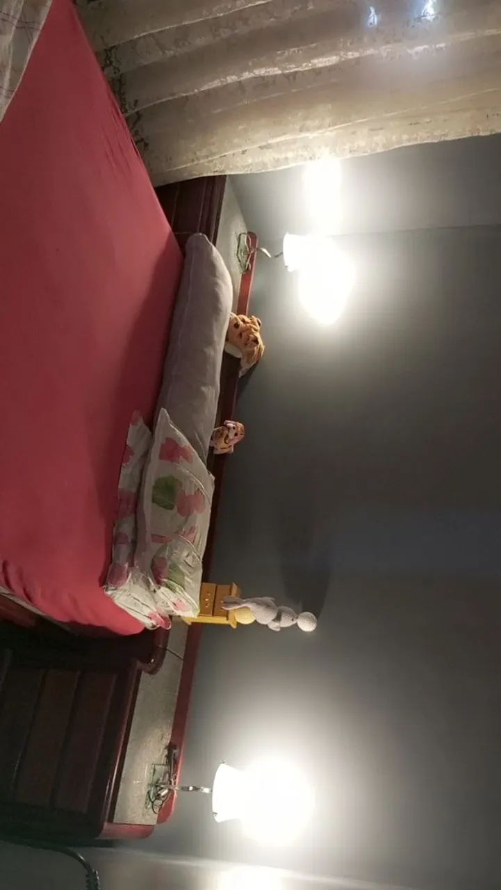 Cama de madeira com gavetões 