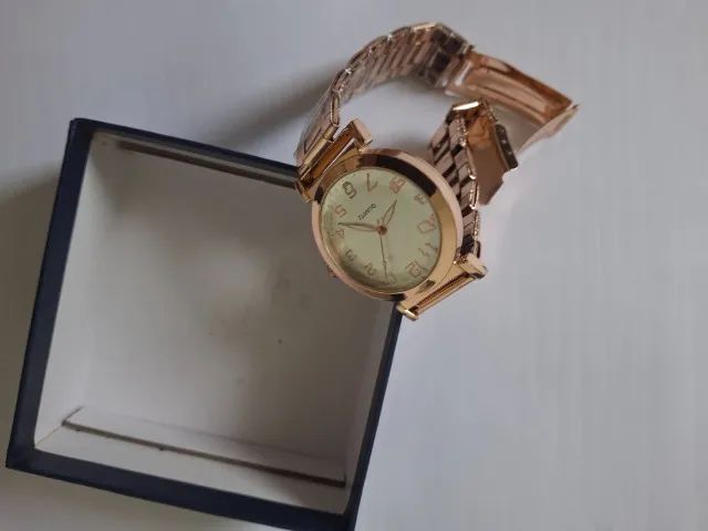 RELOGIO QUARTZ DOURADO - Foto 2