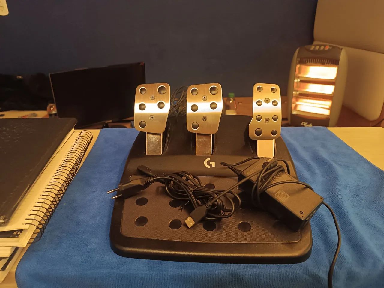 Volante Logitech G923 para PS5, PS4, e PC com Force Feedback Trueforce / Com pouco uso - Foto 5