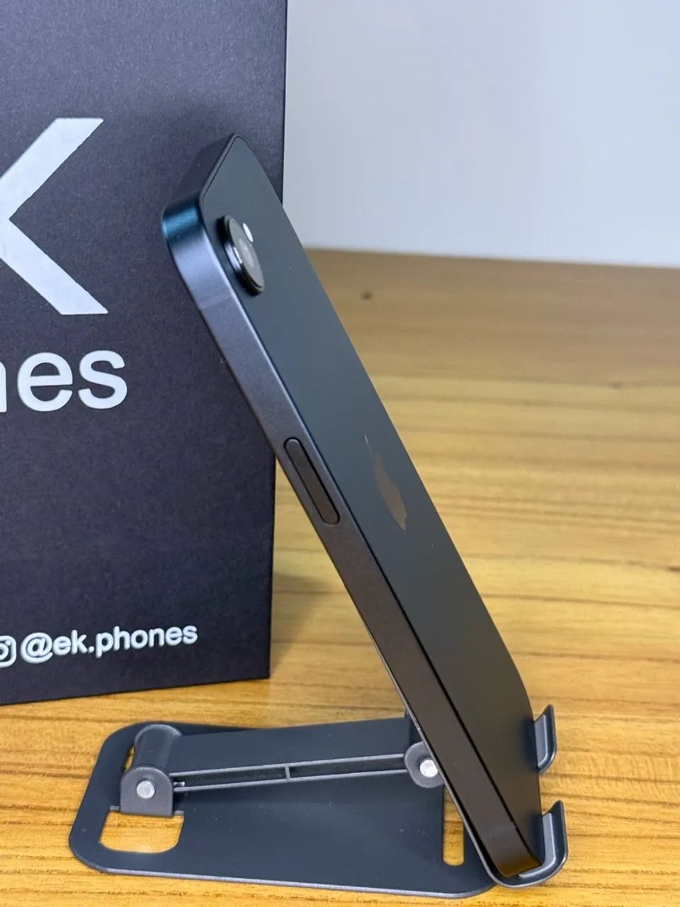 iPhone 16e 128Gb - Apenas 5 ciclos - Foto 4