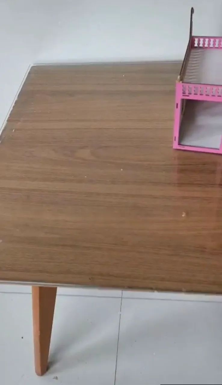 Mesa com pé de madeira e tampão de vidro - Foto 2