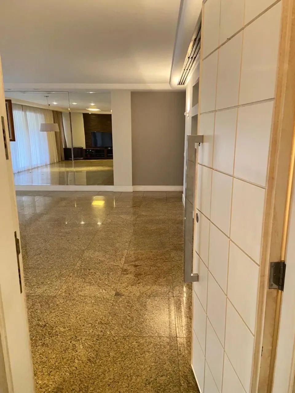 Venda de apartamento mobiliado no Leblon