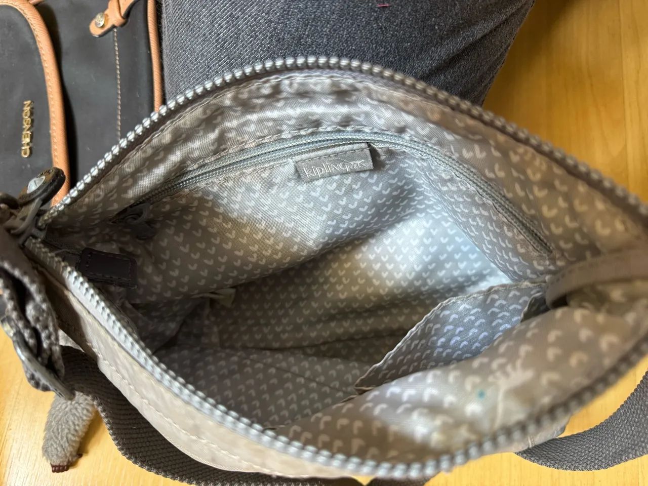 Lote com 3 bolsas (kipling/moleca/chenson) originais  - Foto 4
