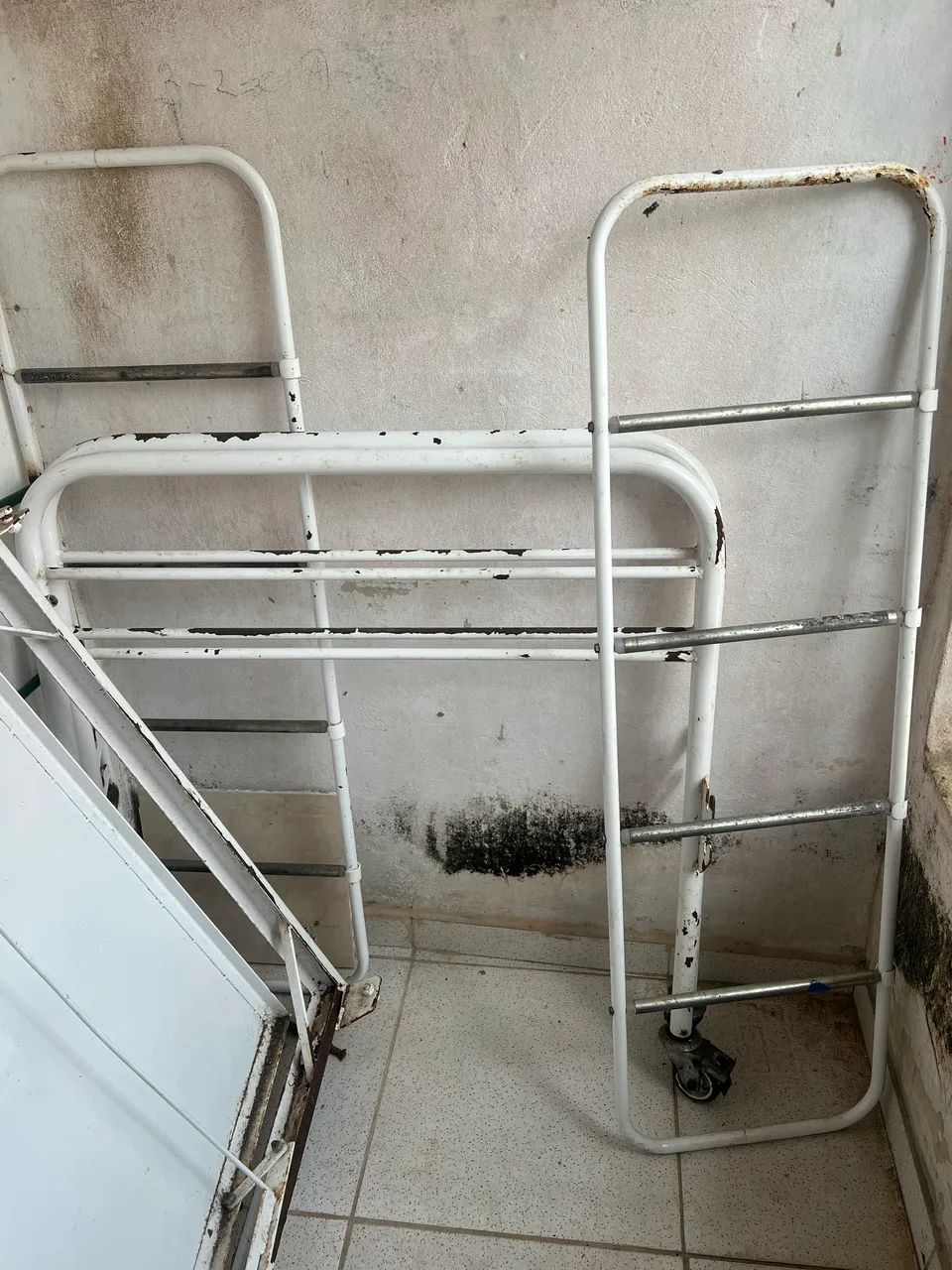 Cama Hospitalar 2 Manivelas com Colchão Impermeável  - Foto 5