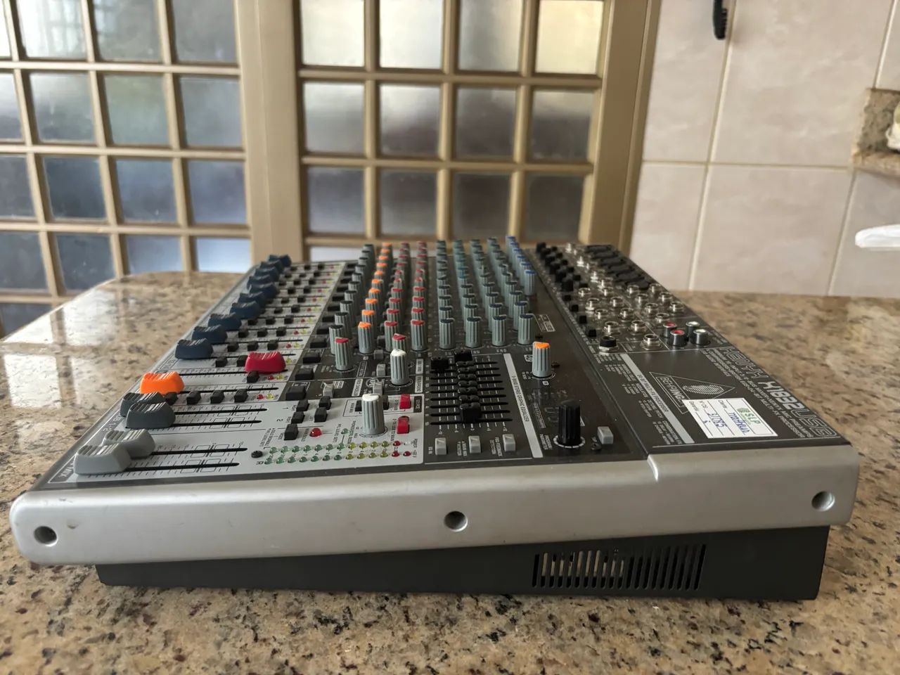 Mesa de Som Behringer Xenyx X1832USB Revisada - USB  - Foto 4