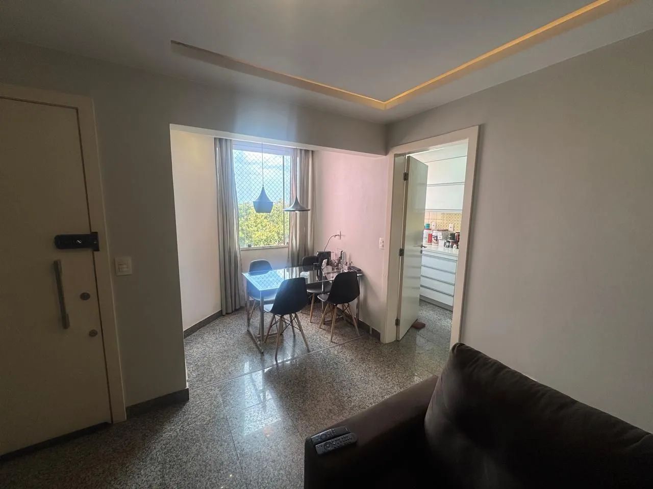 SUDOESTE-2 QUARTOS - MOBILIADO- ÁREA ÚTIL 60m²- NASCENTE - Foto 2