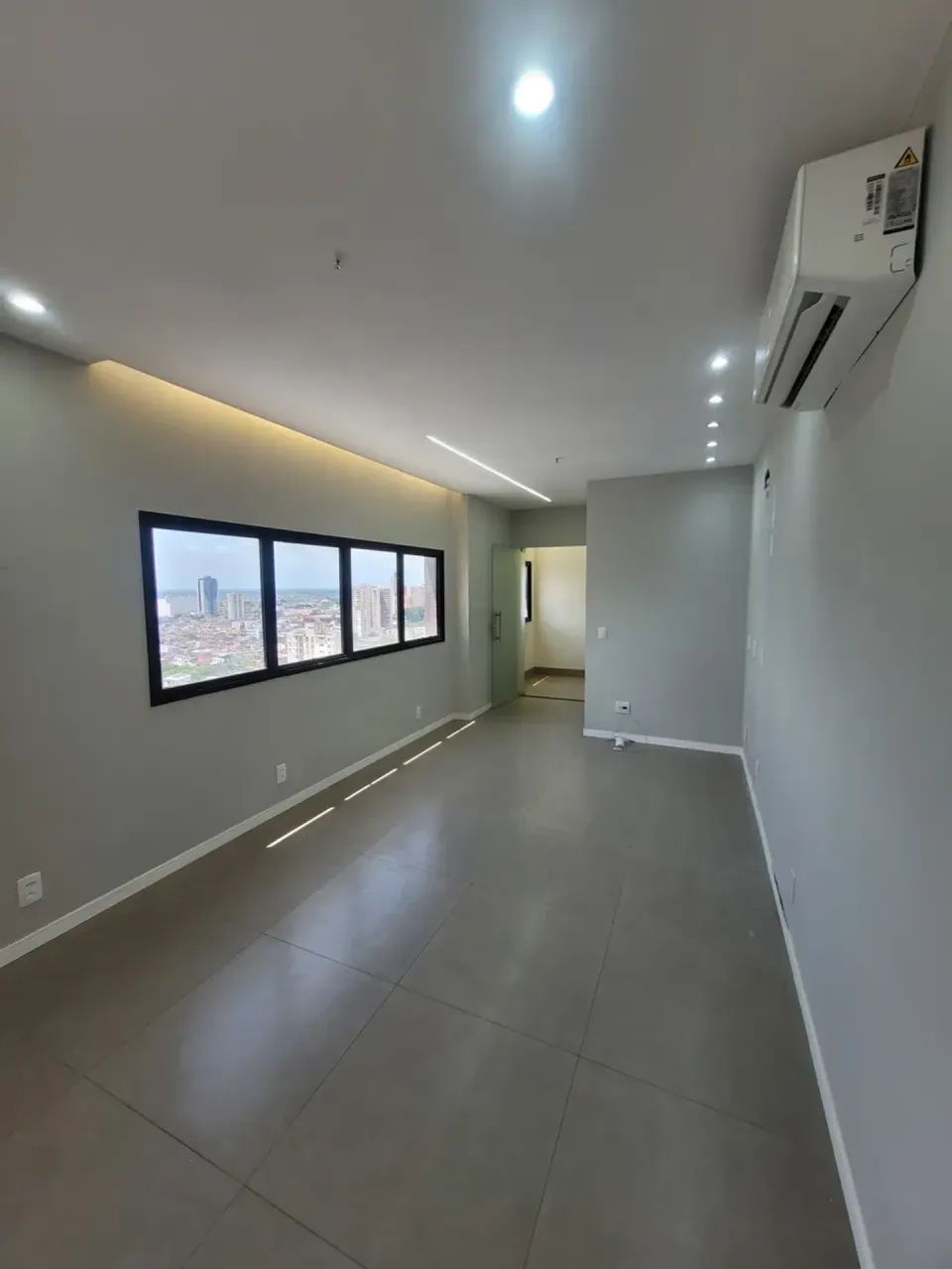 Arya Tower Alugo Sala nova com Central de Ar