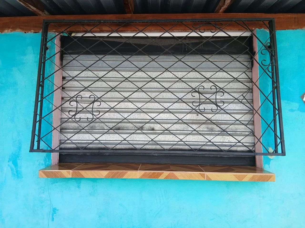 Vendo essa janela de enrolar Completa com Grade med:1×77 de largura e 1×24 de Altura.  - Foto 5