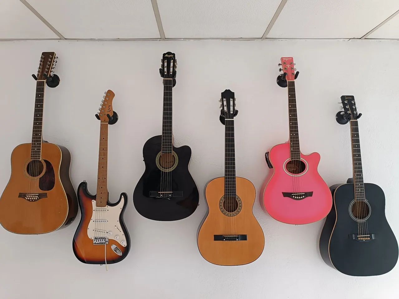 Violões, baixo e guitarras 