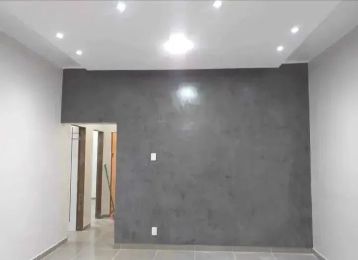 Pintor com equipe. Pinturas em geral