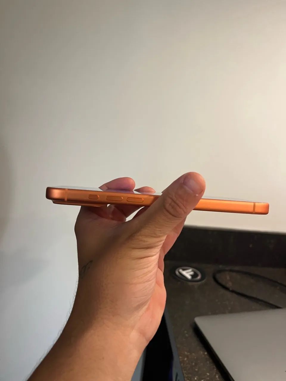 iPhone 17 pro Max 512gbrecém tirado da caixa praticamente novo - Foto 4