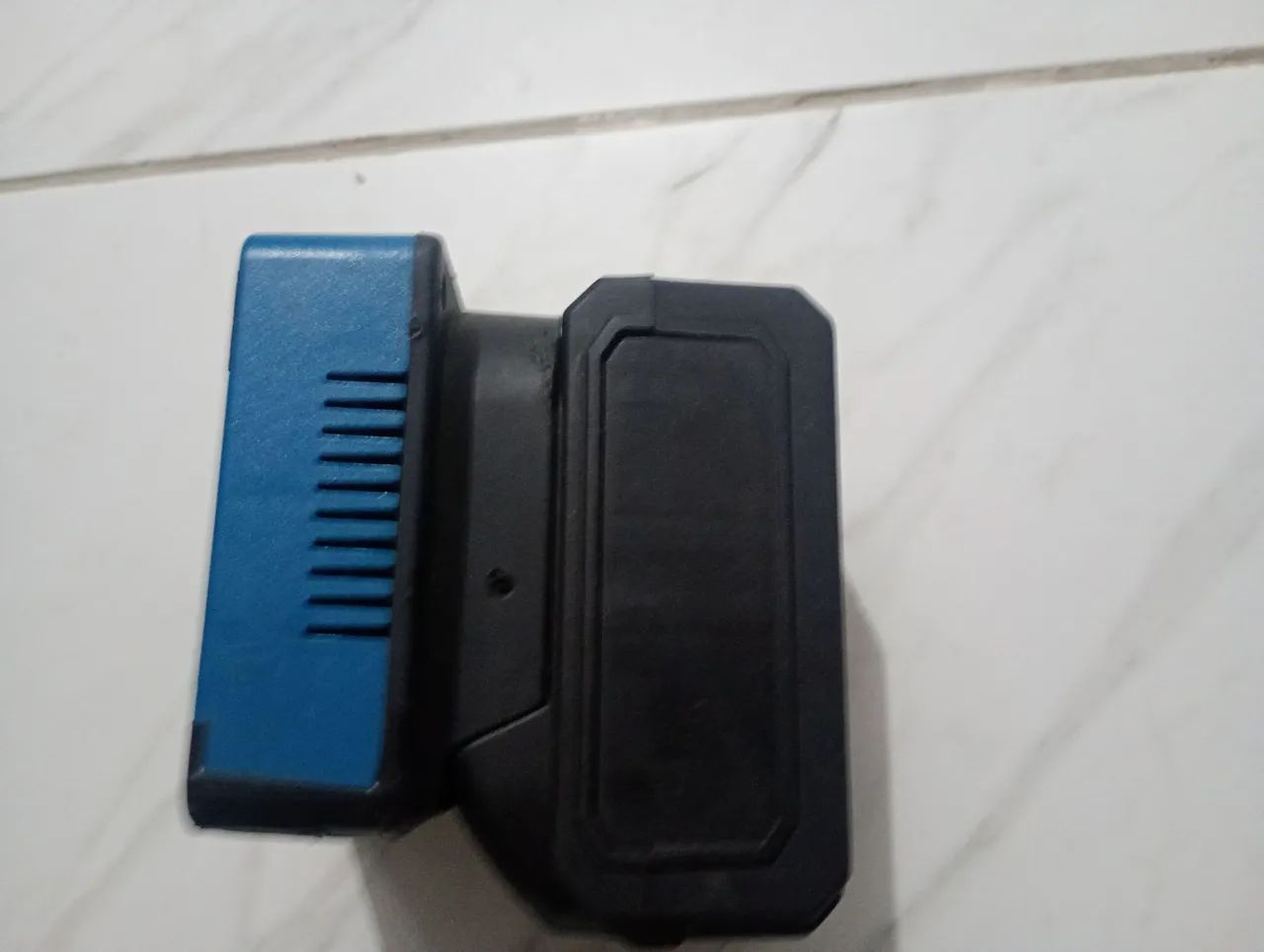 Inversor com bateria de parafusadeira 220 muito bom  - Foto 2