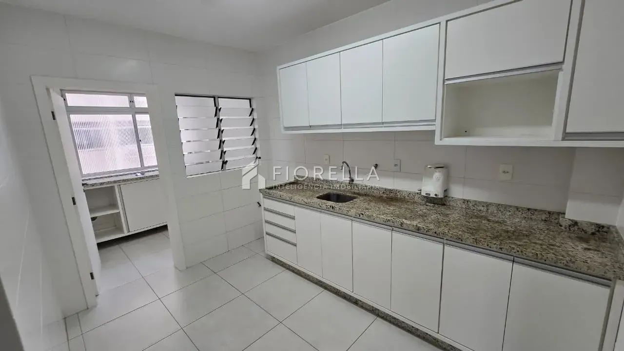 Apartamento à venda com 03 dormitórios, sendo 01 suíte, em Capoeiras, Florianópolis/SC.