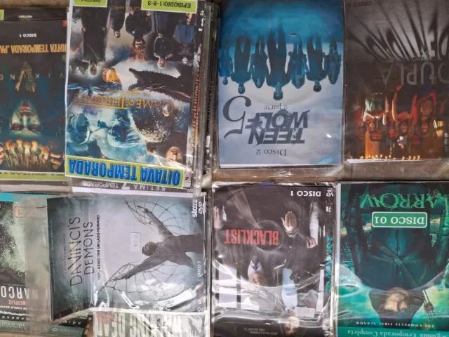 OPORTUNIDADE ÚNICA PARA COLECIONADORES:  GRANDE COLEÇÃO DVDS, FILMES E MUITO + RELÍQIUIAS. - Foto 4