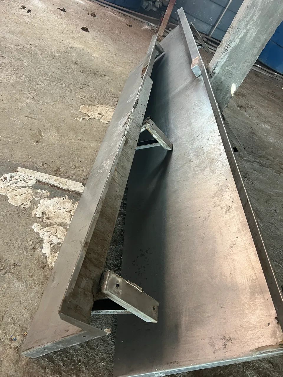 Bancada de inox para produção de alimentos