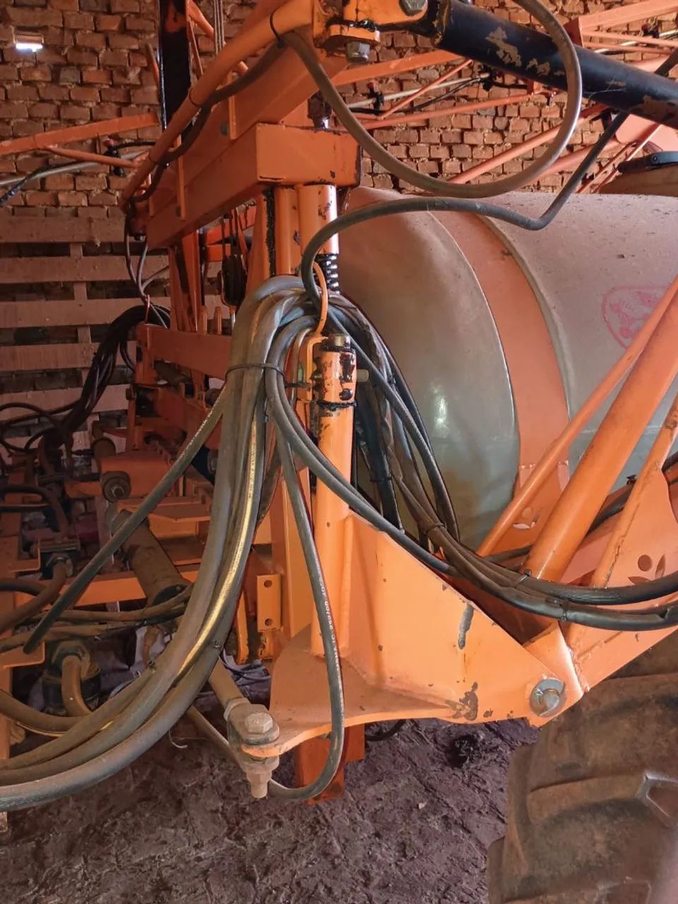 Pulverizador Allikon   2000L AD 18 Metros - Foto 6
