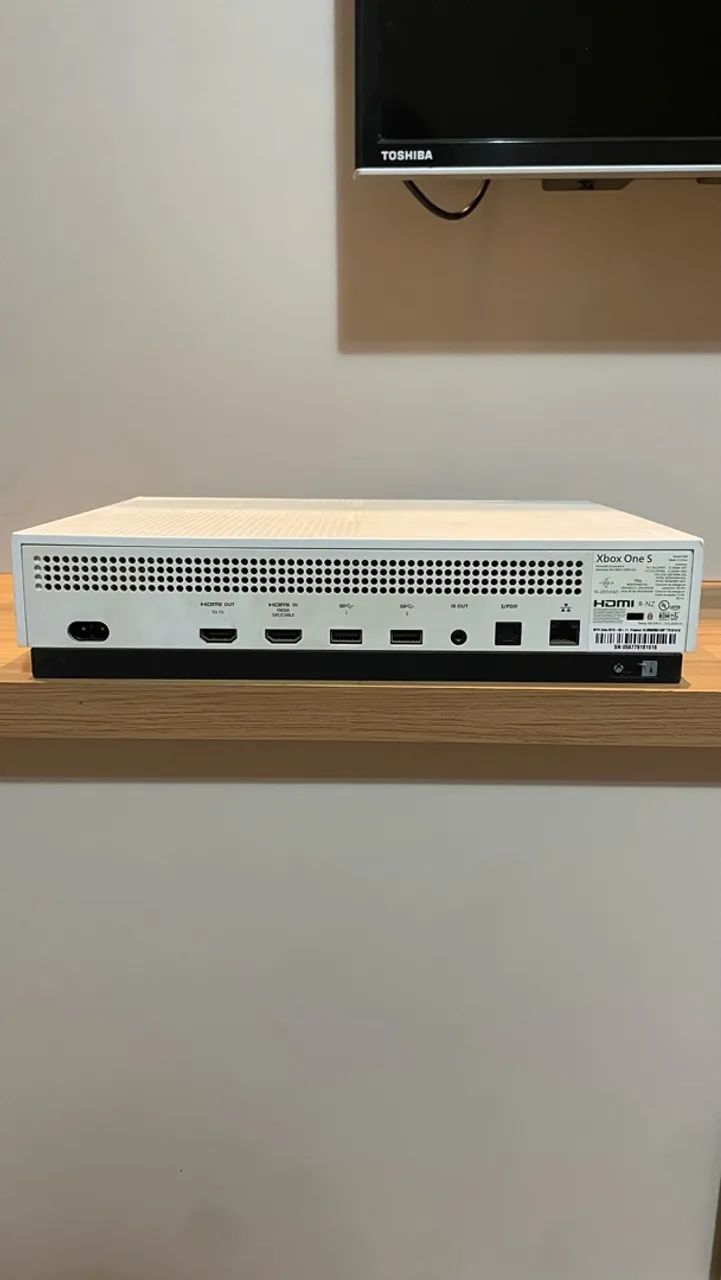 Xbox One S 1TB + 2 controles - Foto 3