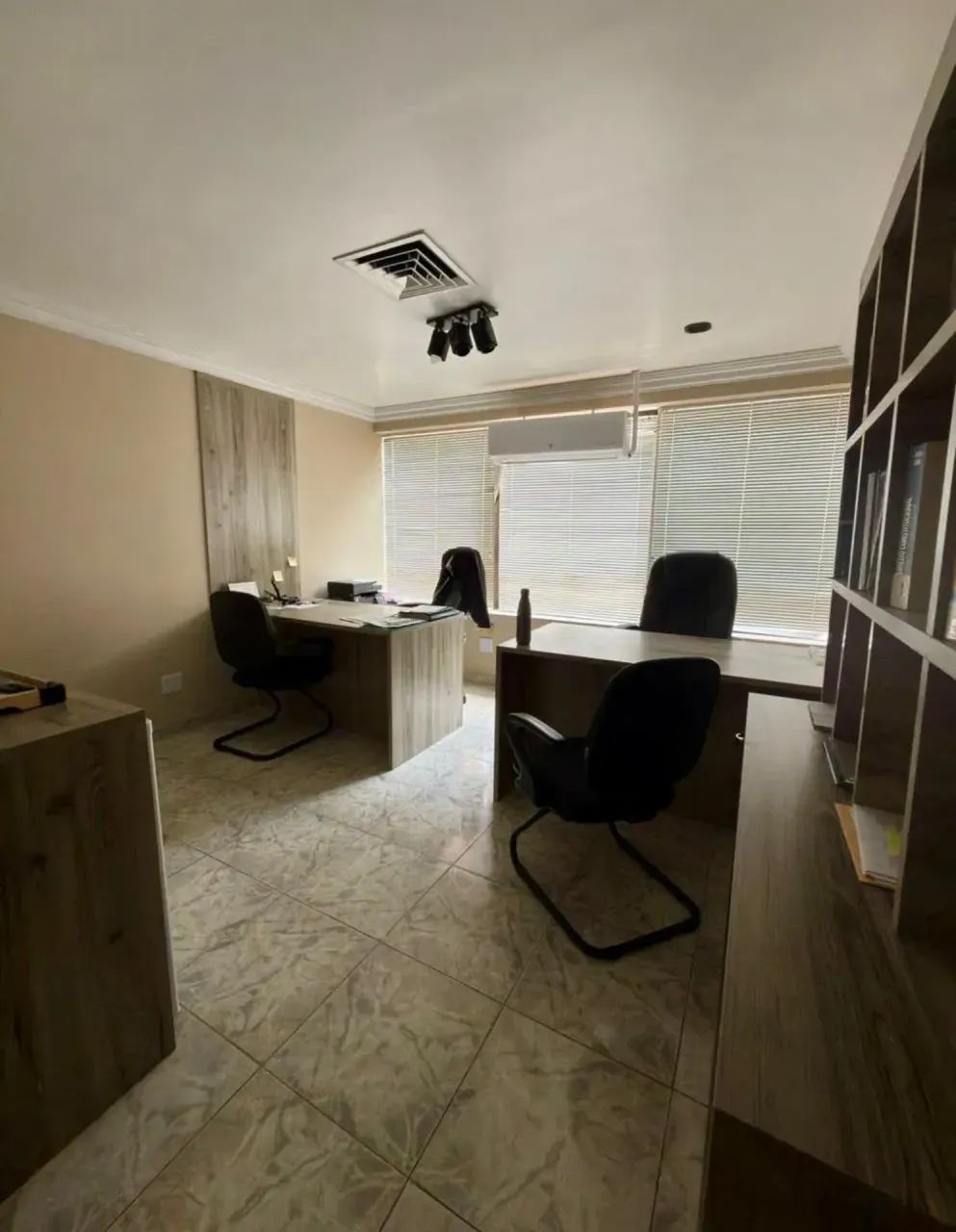 VENDO SALA COMERCIAL COM 78M2 NO EDIFÍCIO RIO NEGRO CENTER - Foto 3