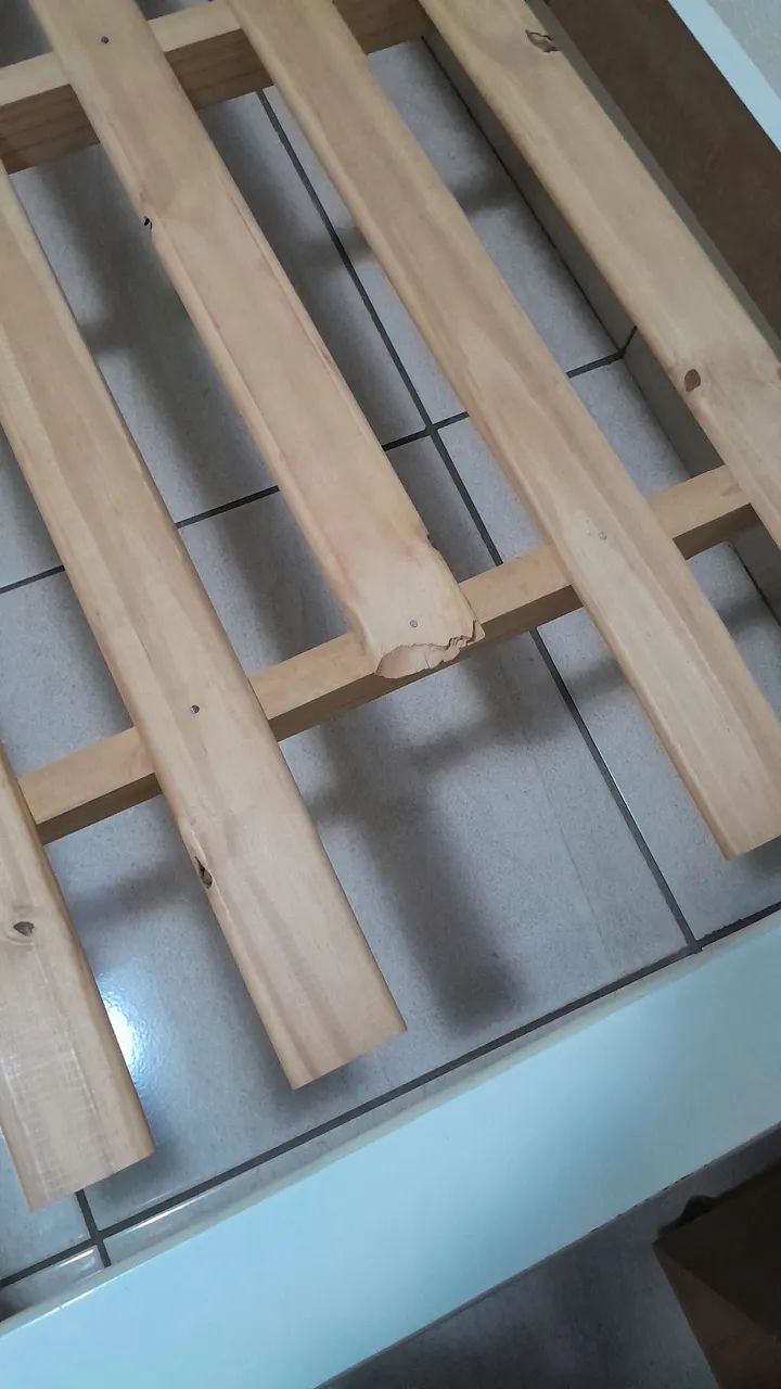 Cama de solteiro branca de madeira maciça  - Foto 4