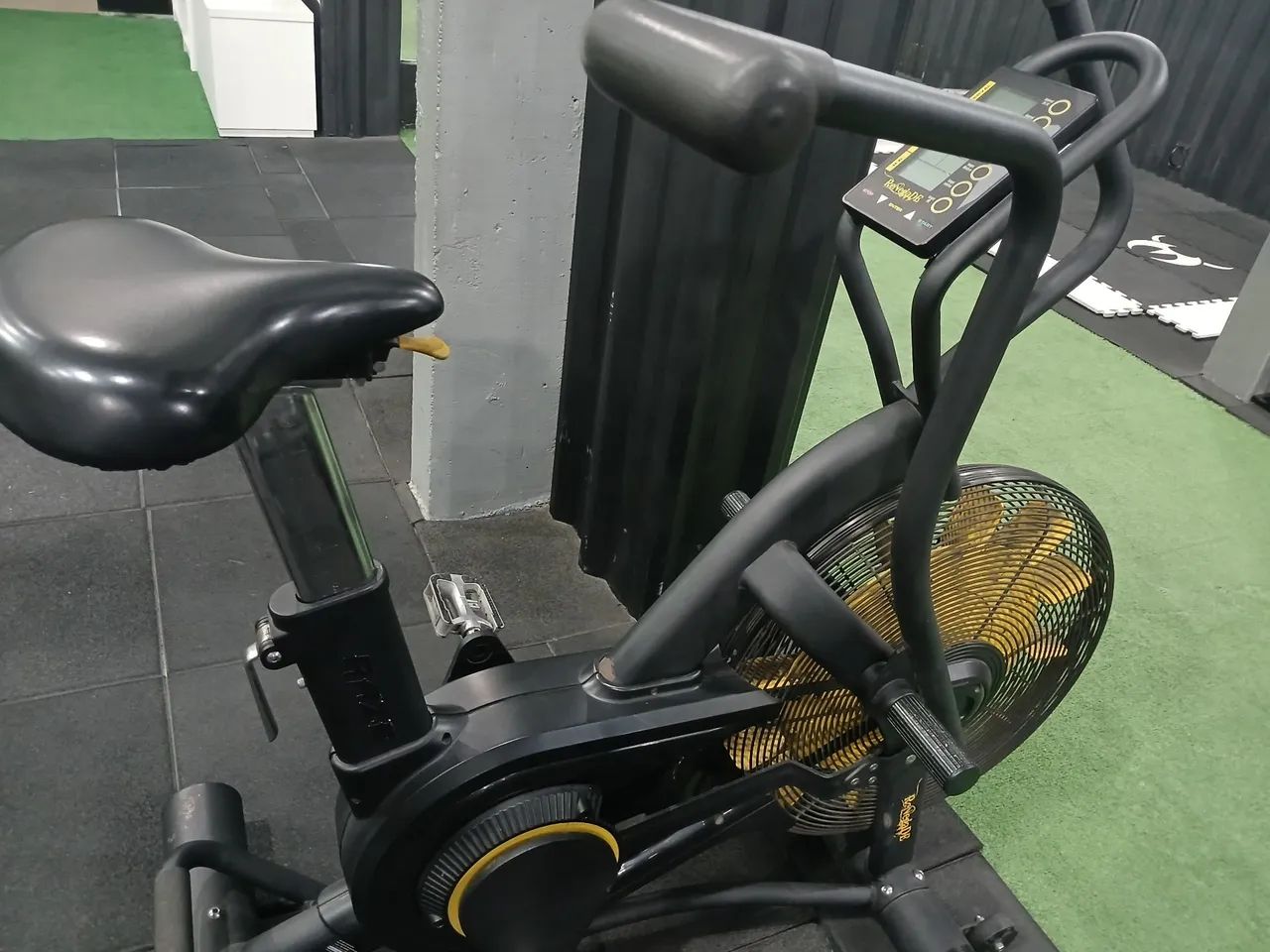  DUAS (2) AIR BIKE (BICICLETA ERGOMÉTRICA ) - Foto 4