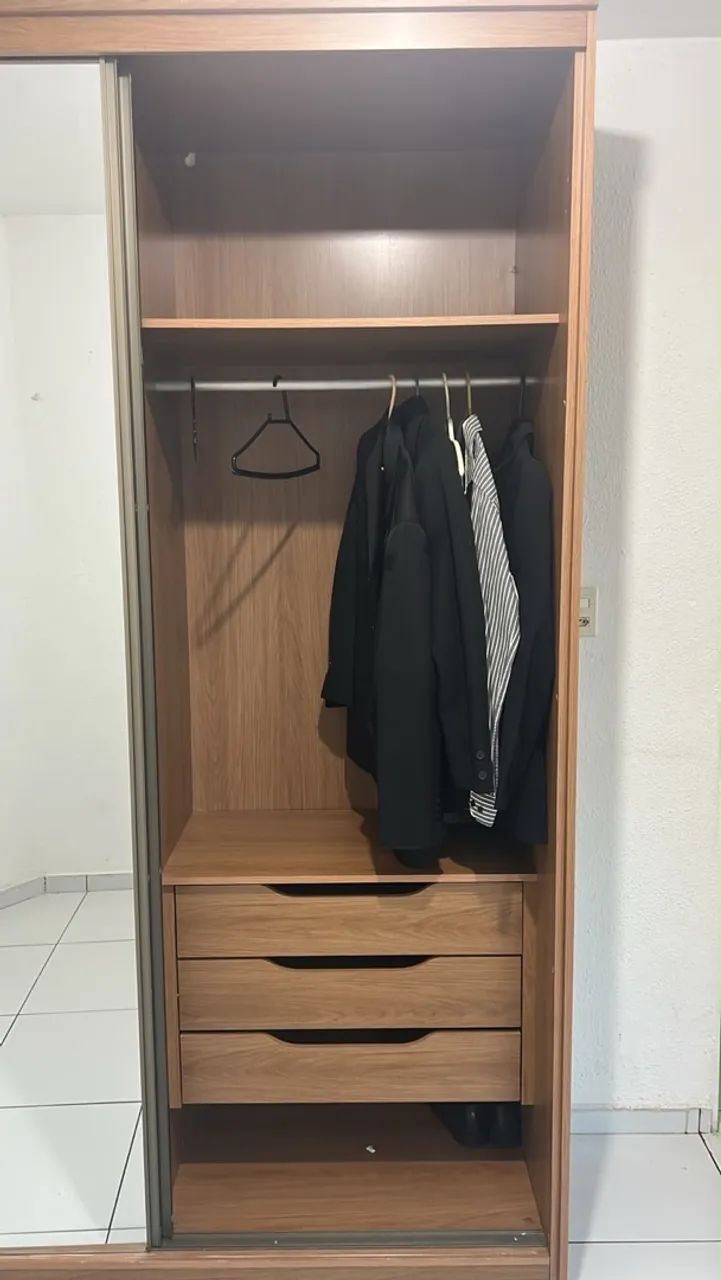 Guarda roupa com portas de correr e espelho - Foto 2