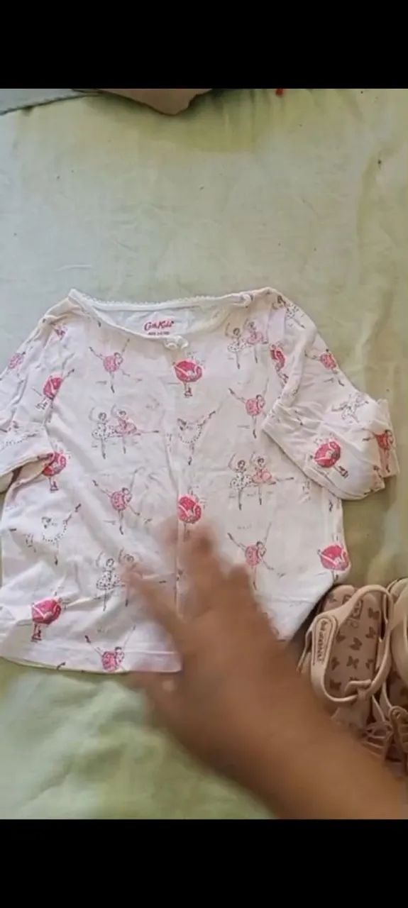 Roupas e sapatos infantis 