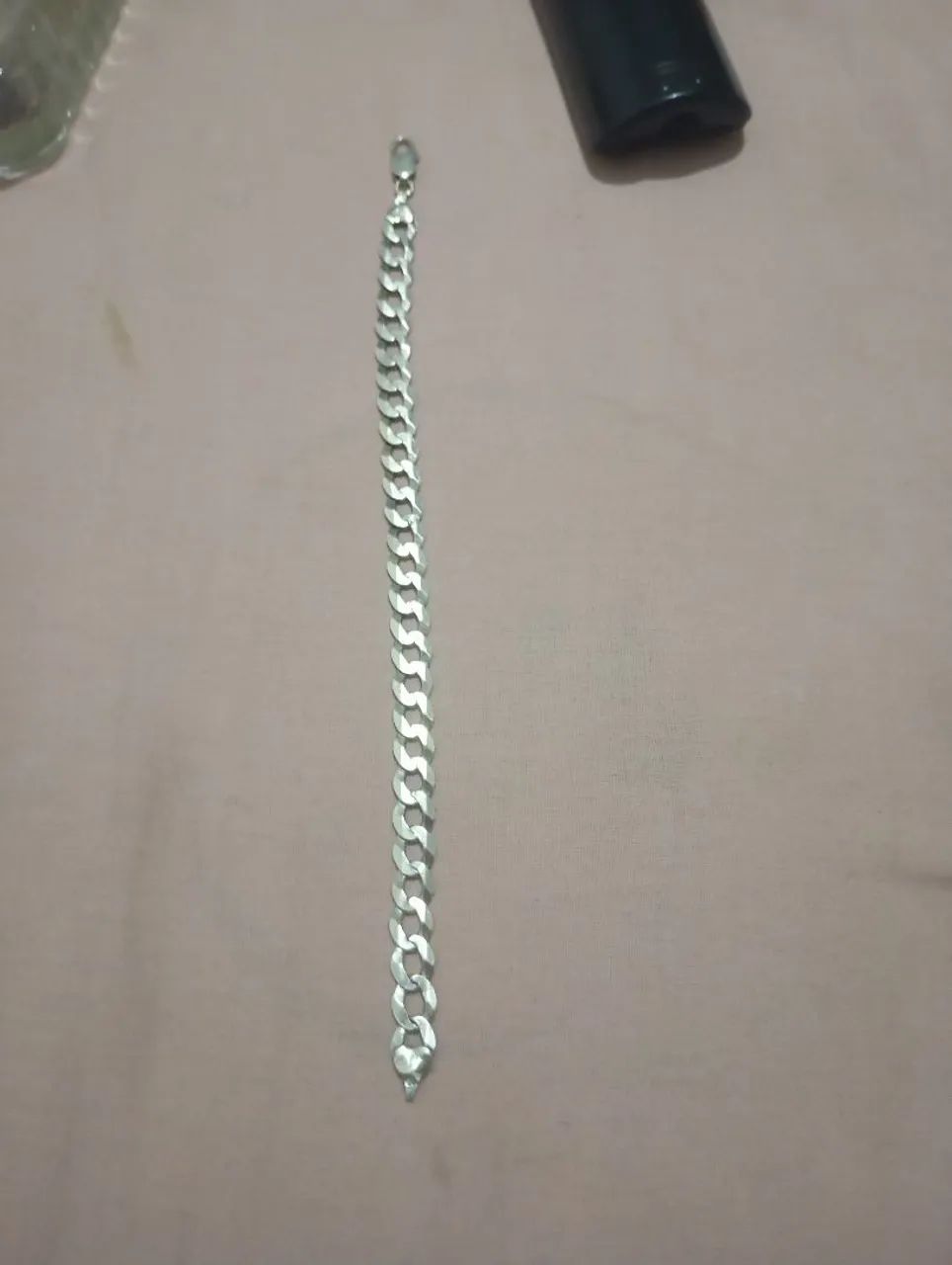 Vende-se pulseira de prata.
