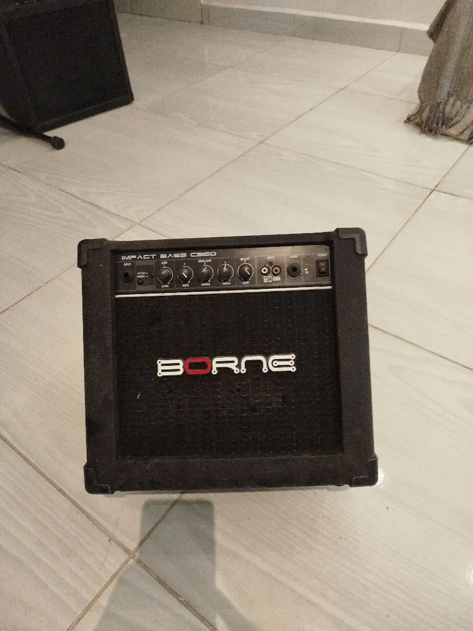 Caixa amplificada Borne 