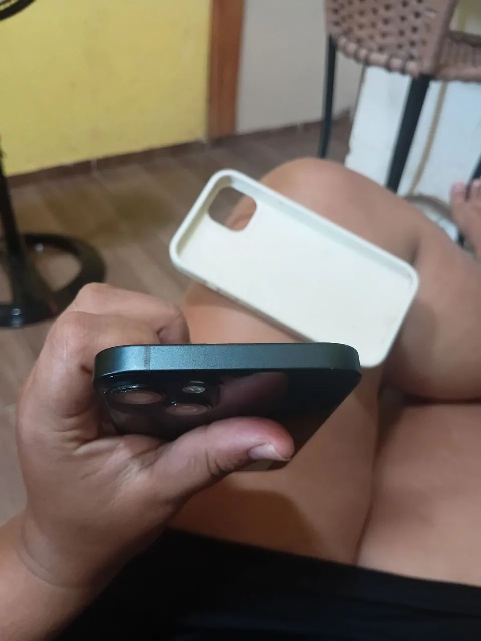 VENDO IPHONE 13, é apenas a película quebrada  - Foto 3