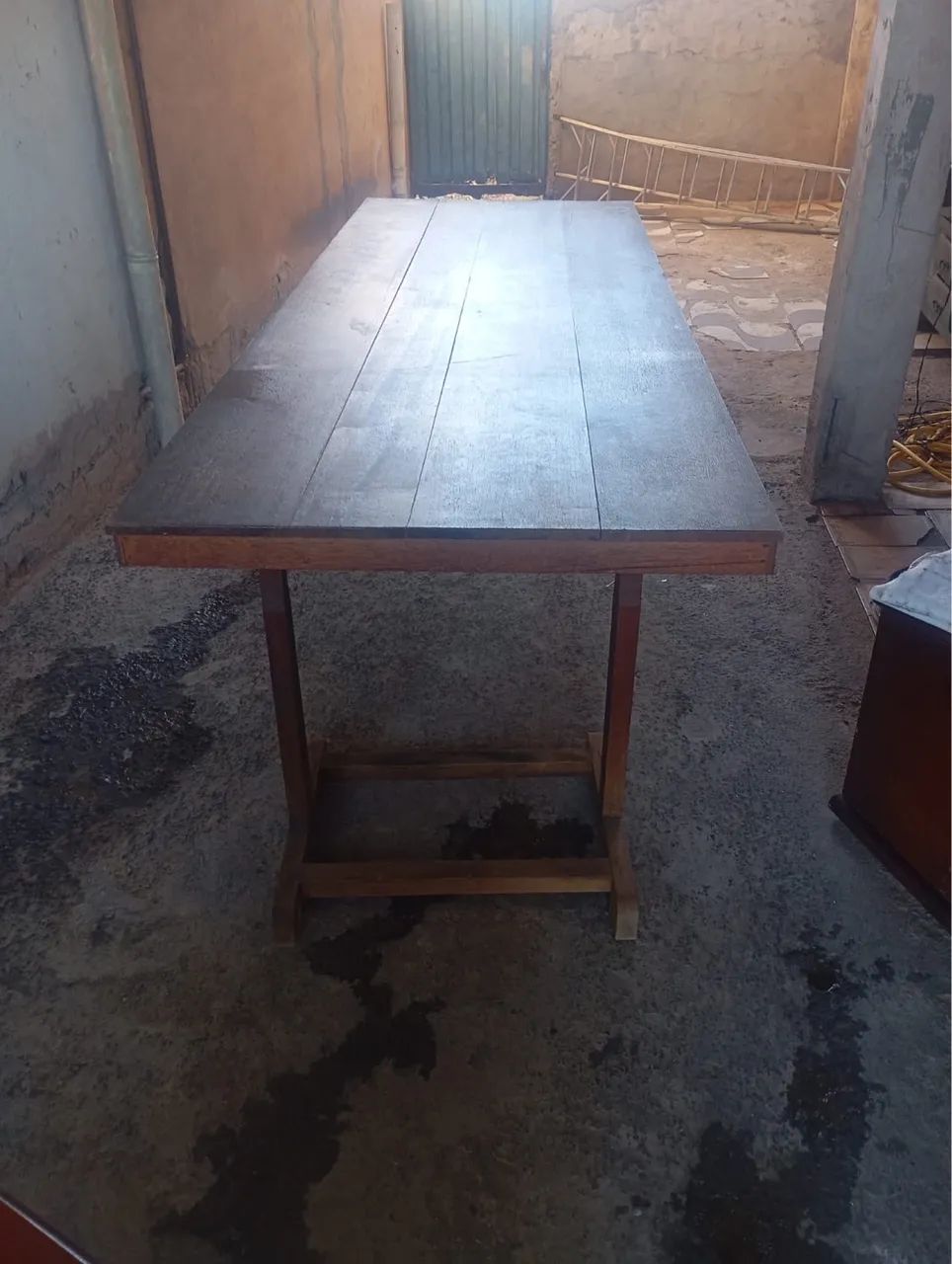 MESA DE MADEIRA MACIÇA GRANDE - RESISTENTE E ESPACIOSA!