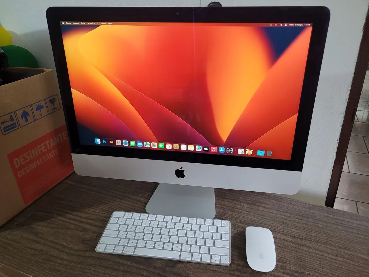 iMac 18,1 21.5" top