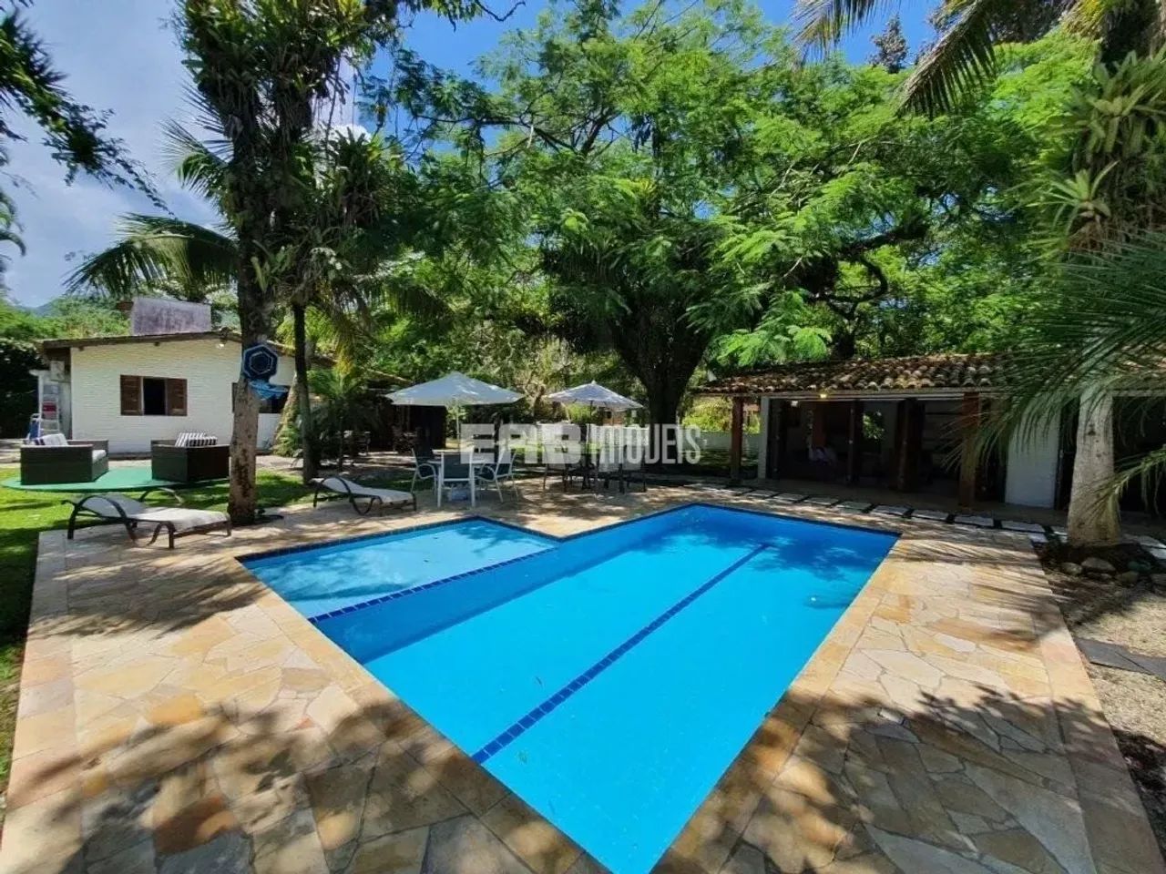 Casa com 5 dormitórios, piscina e extenso gramado em Itamambuca - Foto 2