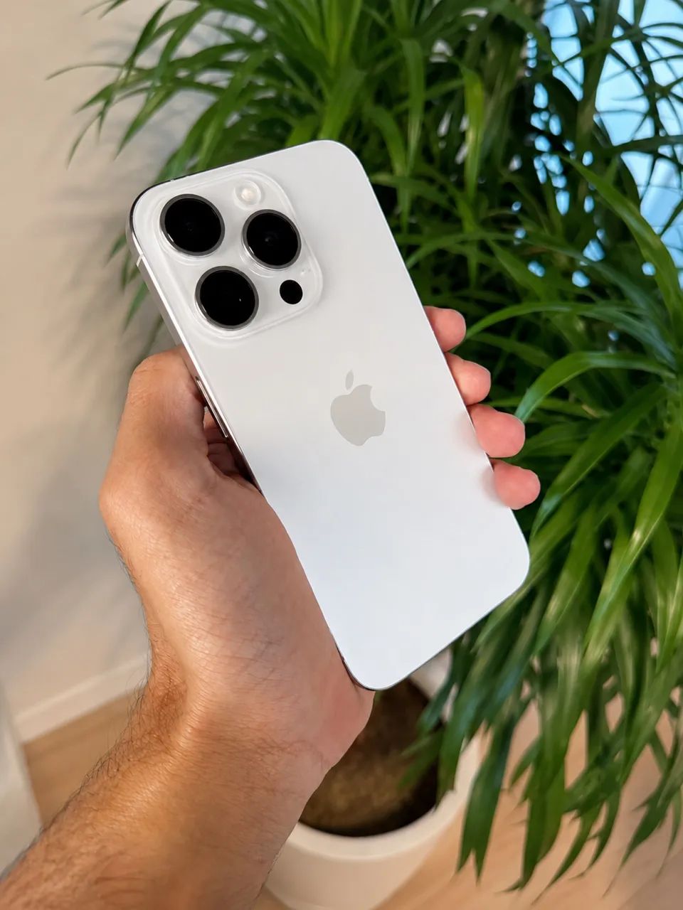 iPhone 15 Pro 128GB Branco - Impecável - Celulares e Smartphones