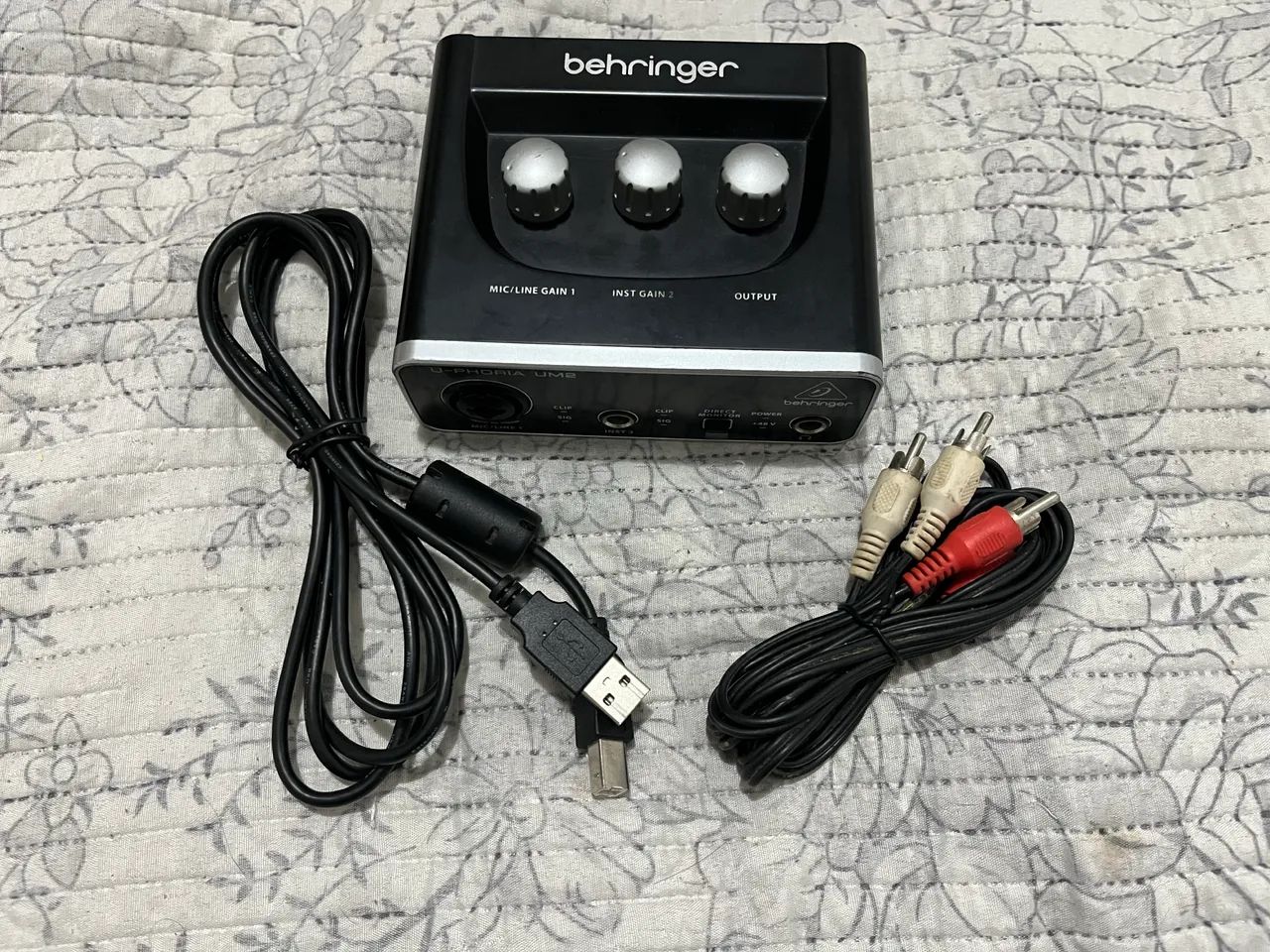 Behringer U-Phoria UM2 Audio Interface + Cables | Home Studio