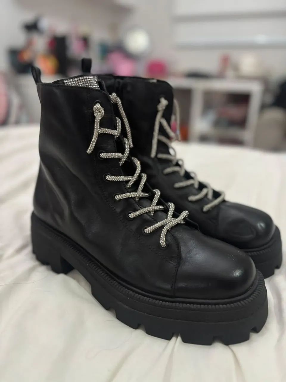Bota Coturno Arezzo Couro Preta Tratorada Com Strass - NUNCA USADA