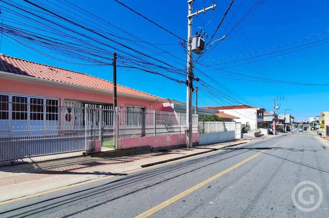 Casa ampla e confortável com jardim e churrasqueira em São José - Foto 3
