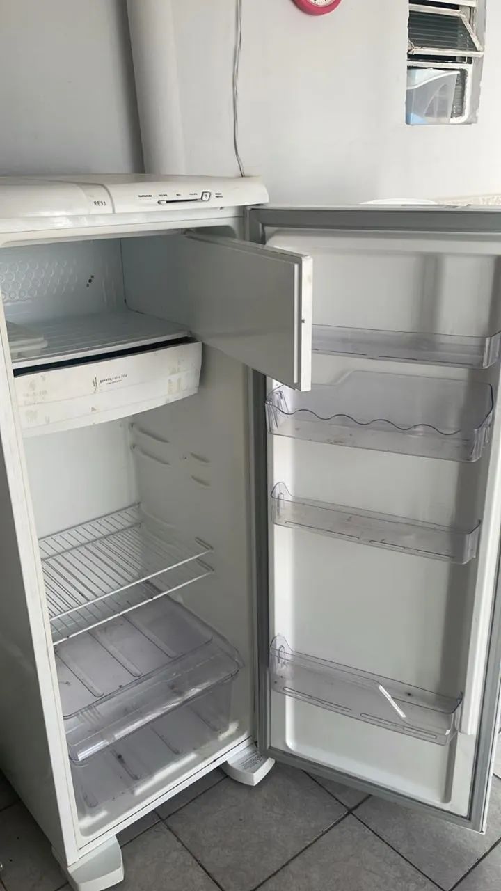 Geladeira Electrolux 240 Litros (Aceito Propostas)  - Foto 2