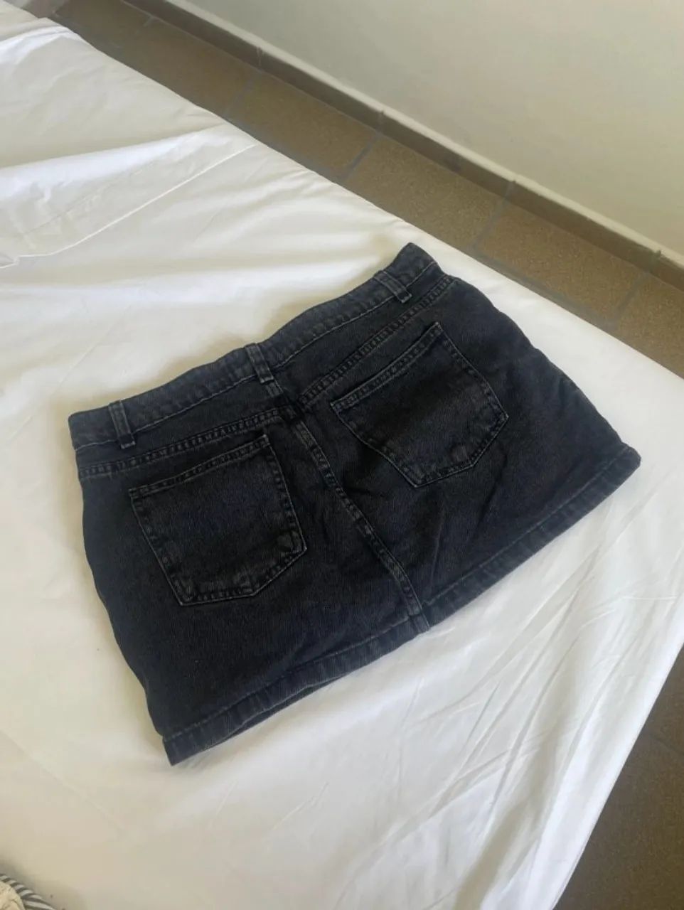 Saia Jeans Preta com Spikers - Foto 3