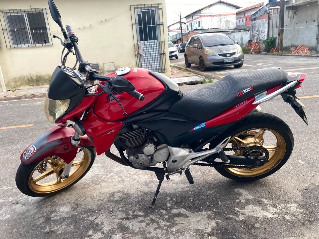 CB 300
