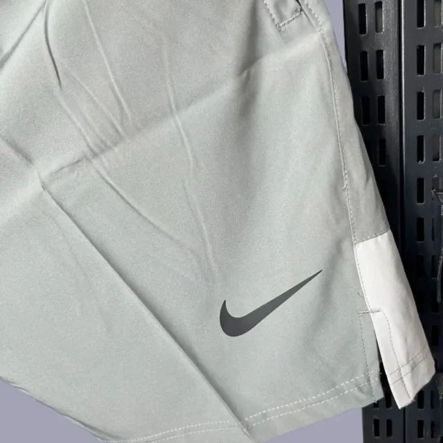 Shorts Nike Dri-Fit 'Running Division' Cinza - Foto 4